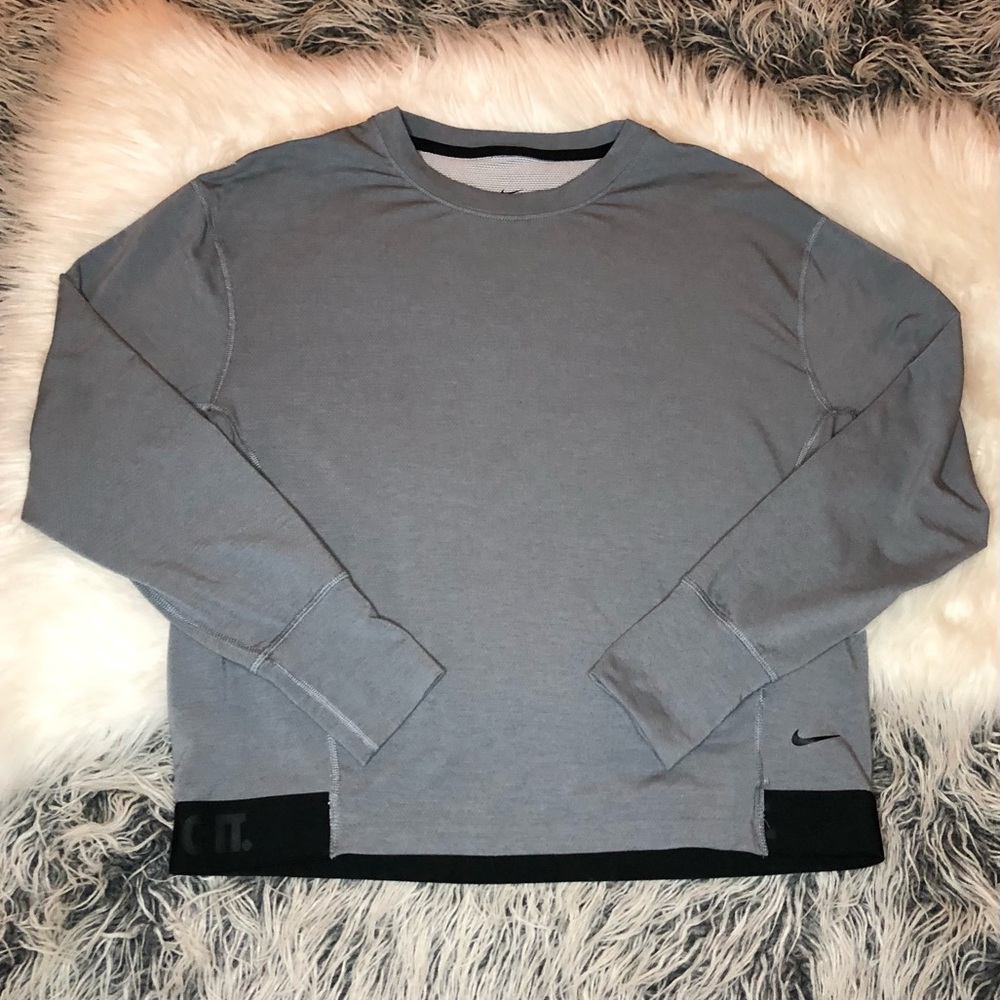Nike Dri-Fit crew neck sweatshirt w elastic waist